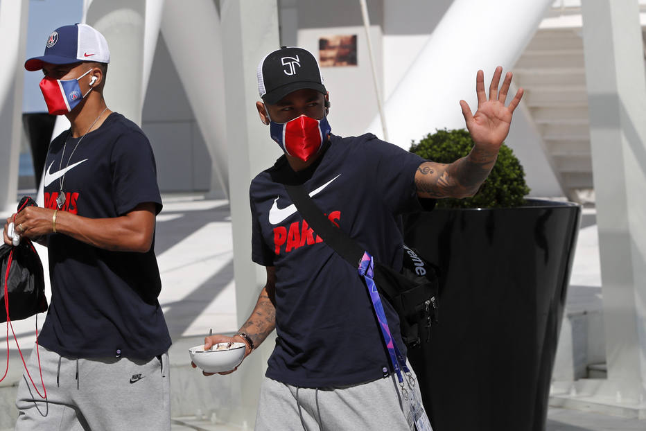 Neymar está com covid-19, segundo jornal francês