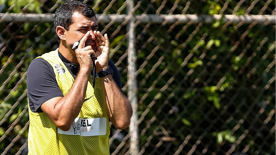 Corinthians procura no mercado centroavante bom e barato