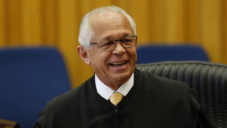 Presidente do TST recua e desiste da proibição a decotes no tribunal