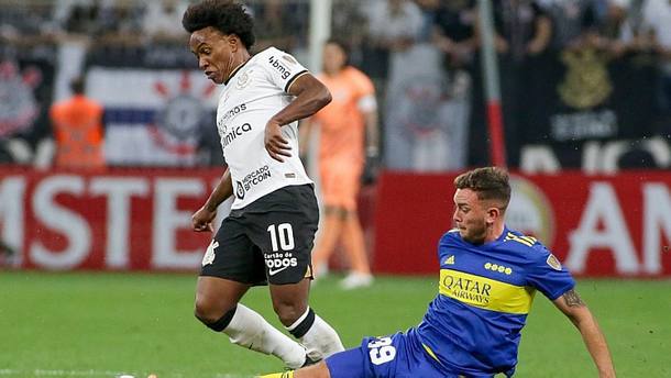 Corinthians e Boca duelaram na fase de grupos, com vitória brasileira em Itaquera