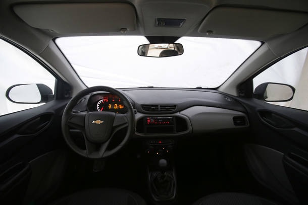 Onix, Gol, Mobi e Kwid fazem briga de populares