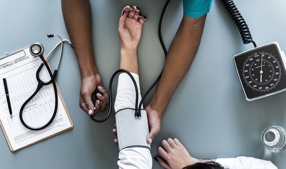 Saiba o que é pré-eclâmpsia, síndrome hipertensiva na gravidez