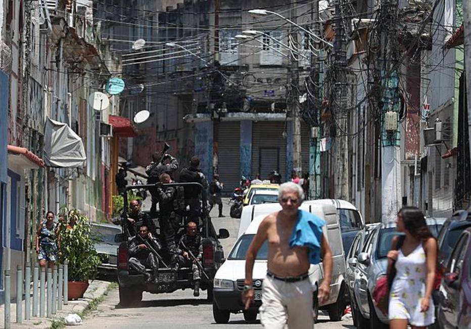 Operação policial contra tráfico de drogas no Rio