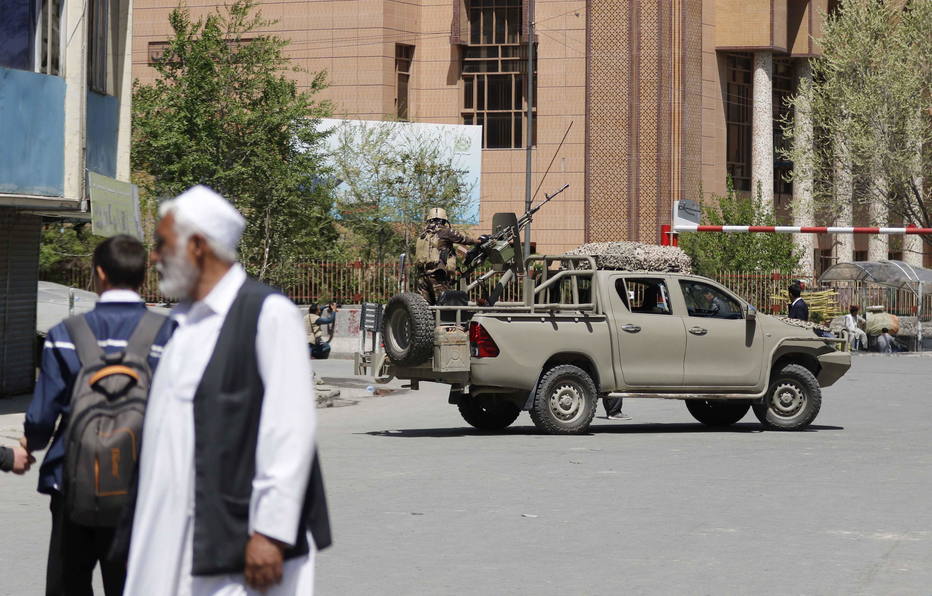 Três insurgentes atacam Ministério de Informação em Cabul, capital do Afeganistão 
