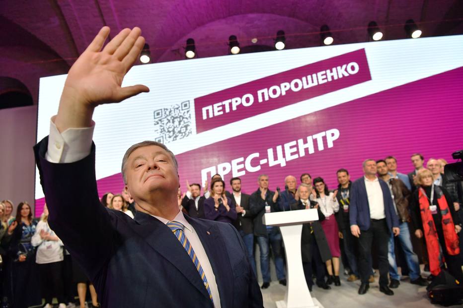 Petro Poroshenko, presidente da Ucrânia, reconheceu a derrota no segundo turno para Volodmir Zelenski, mas disse que não se afastará da política