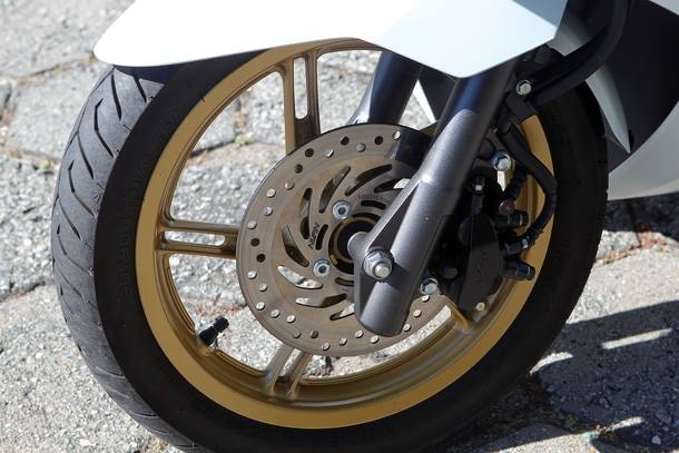 Yamaha NMax 160 enfrenta o Honda PCX 150