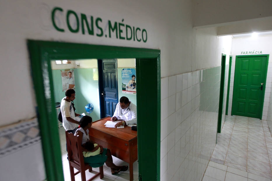 Adesão ao Mais Médicos cria déficit no SUS