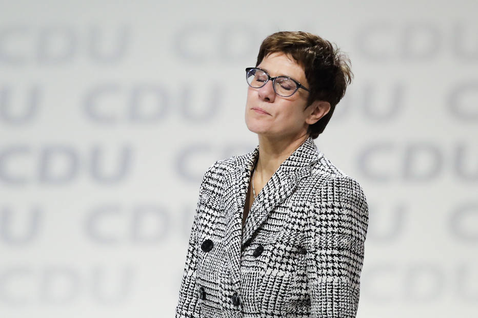 Annegret Kramp-Karrenbauer, nova líder da União Democrática-Cristã (CDE), e considerada uma versão 2.0 de Angela Merkel, reage à sua eleição em Hamburgo 