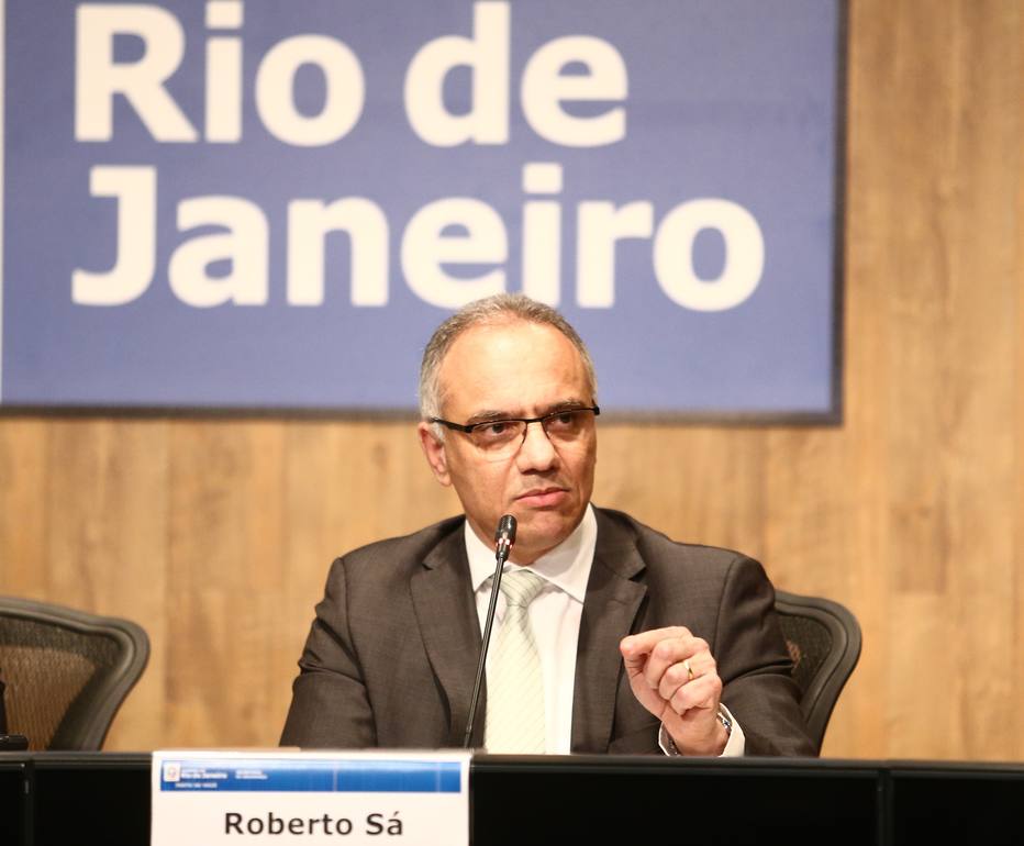 Pezão afasta secretário de Segurança e comunica intervenção às polícias do Rio