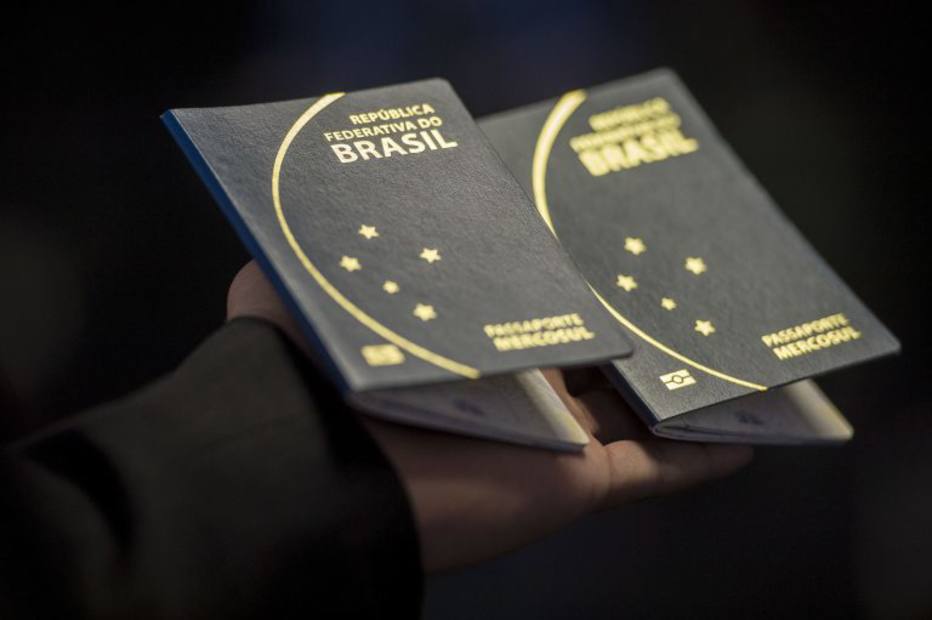 Itamaraty removerá 'genitor 1' e 'genitor 2' dos formulários de passaportes