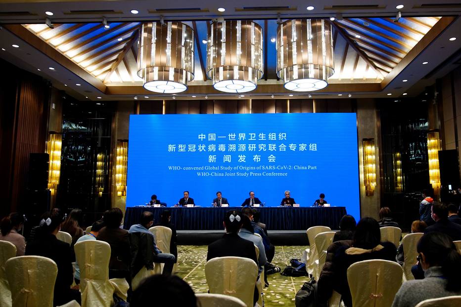OMS diz ser "muito improvável" que vírus tenha saído de laboratório de Wuhan Especialistas da OMS falam com jornalistas sobre investigação para identificar origem do novo coronavírus