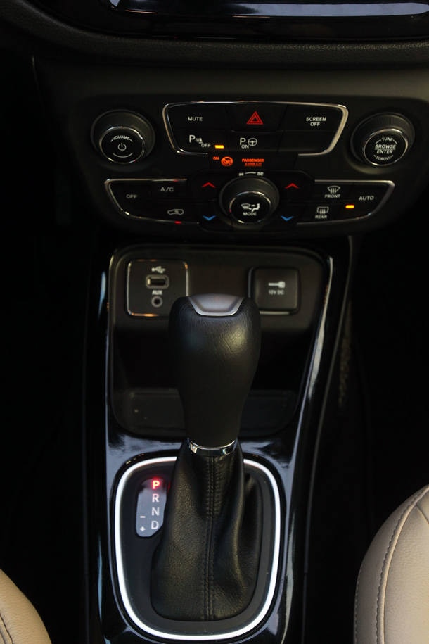 Peugeot 3008 x Jeep Compass