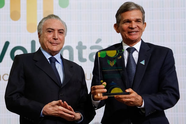 Resultado de imagem para ministro da Defesa, o general da reserva do Exército Joaquim Silva e Luna