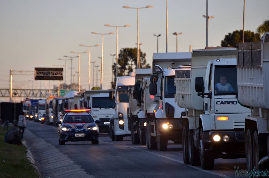 Após quase quatro horas de reunião com Infraestrutura, caminhoneiros descartam ameaça de greve