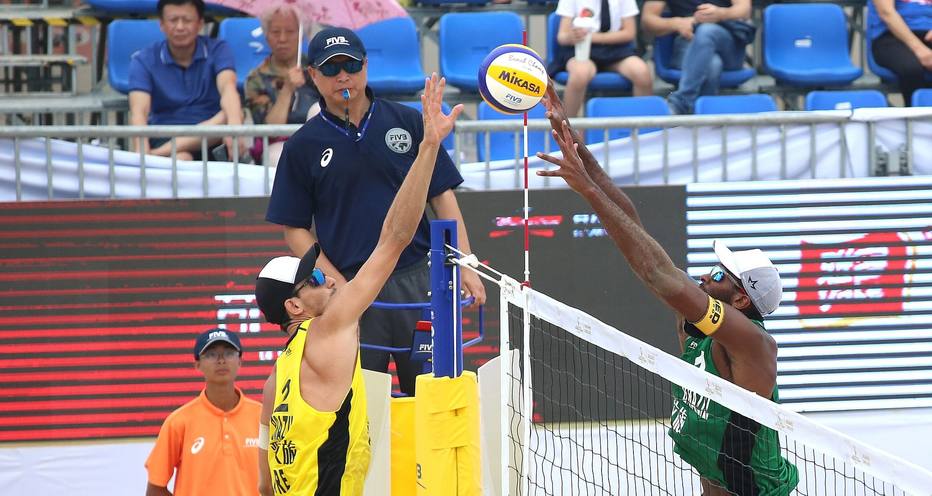 Brasileiros avan&ccedil;am &agrave; final em etapa chinesa do v&ocirc;lei de praia; mulheres na semi
