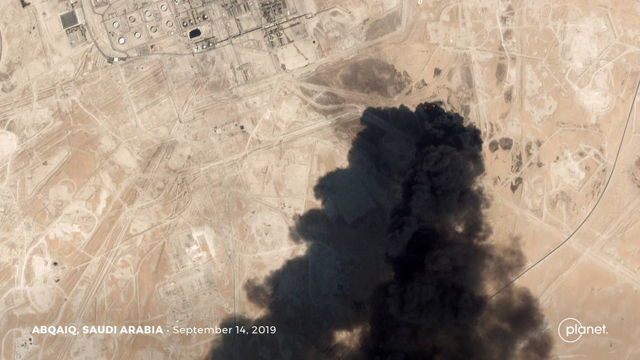 Imagem de satélite mostra ataque à refinaria de Abqaiq, na Arábia Saduita 