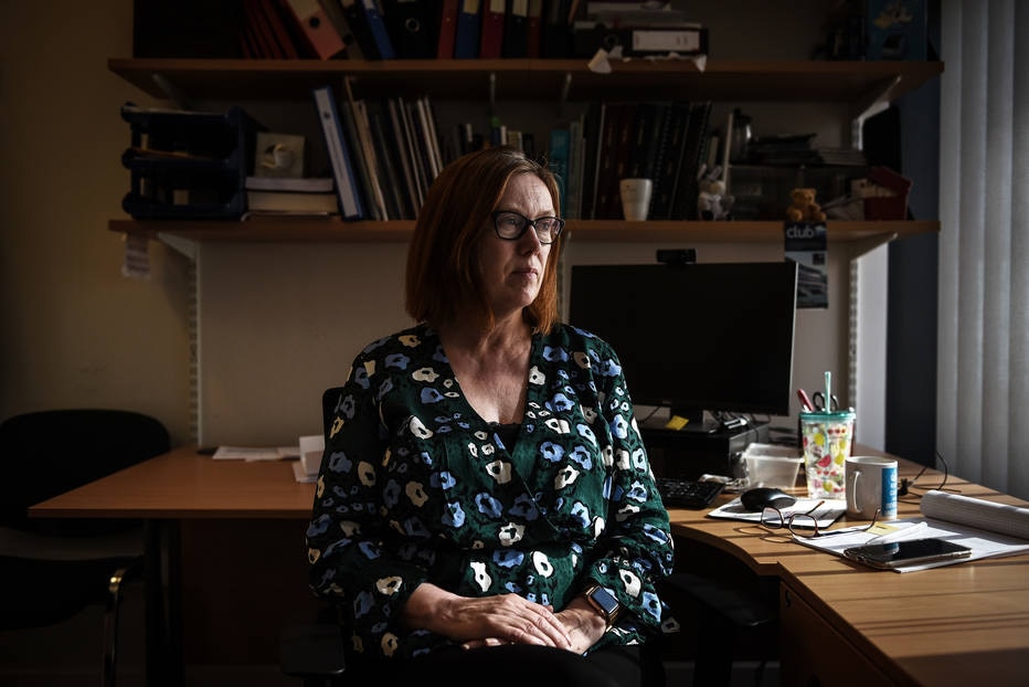 A professora Sarah Gilbert em seu escritório na Universidade de Oxford