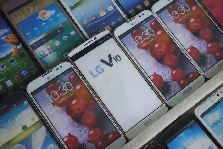 Funcion&aacute;rios das f&aacute;bricas da LG entram em greve ap&oacute;s empresa deixar setor de celulares
