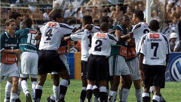 Dérbi de 2000, pela Copa João Havelange, que terminou com vitória do Guarani diante da Ponte Preta e muita confusão