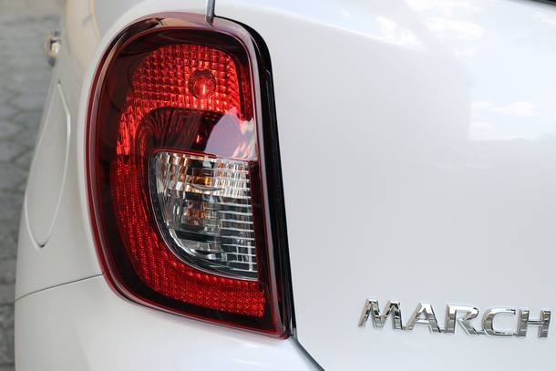 Nissan March 1.6 SL CVT x Volkswagen Gol 1.6 Highline I-Motion