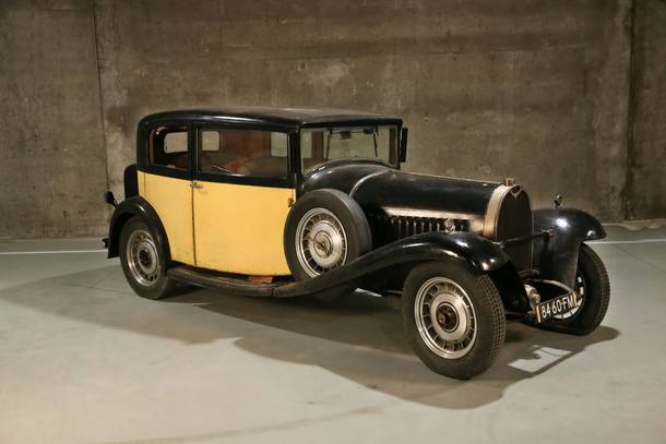 Três Bugatti escondidos em galpão vão a leilão na França
