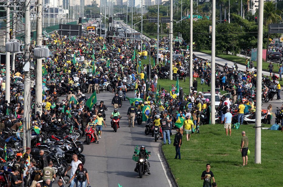 Bolsonaro participa, sem máscara, de ato com motociclistas no Rio Manifestação