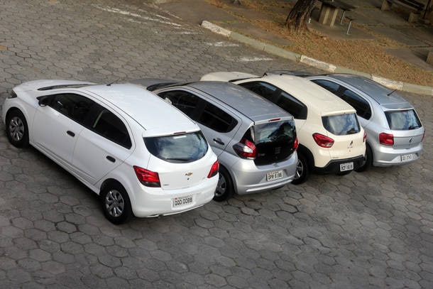 Onix, Gol, Mobi e Kwid fazem briga de populares