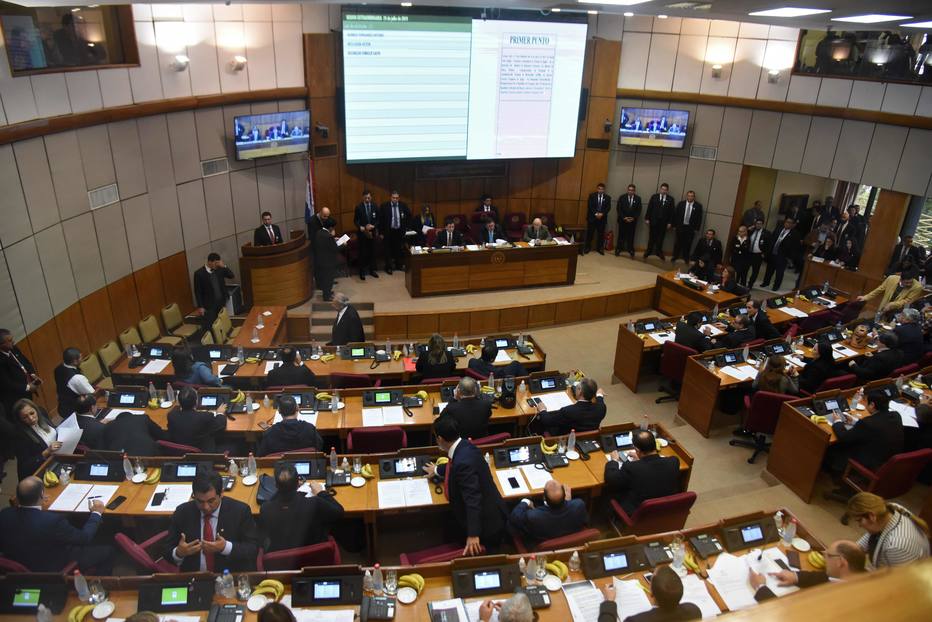 Senado do Paraguai aprovou proposta que rejeita acordo assinado com o Brasil sobre a venda da energia de Itaipu