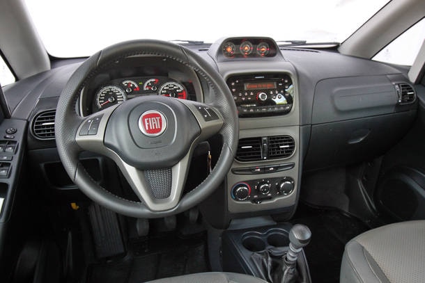 Chevrolet Spin Activ x Fiat Idea Adventure