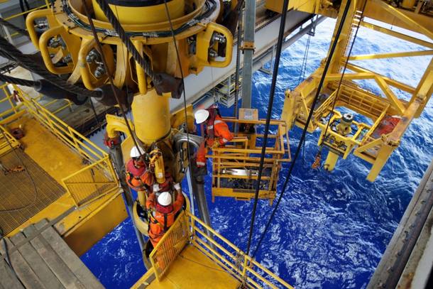 Resultado de imagem para Petrobras se adapta a lei de estatais e deixa de usar licitação por convite