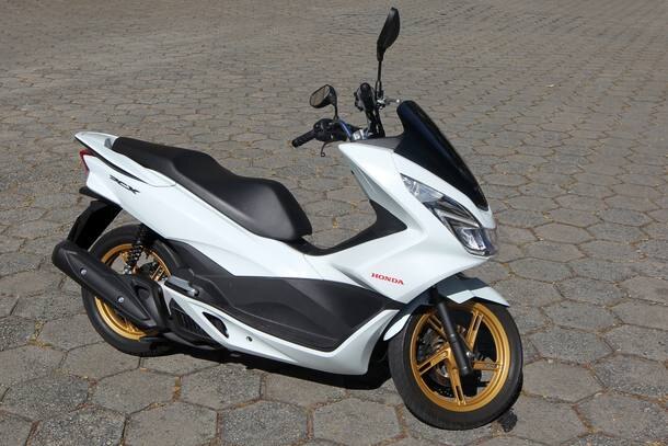 Yamaha NMax 160 enfrenta o Honda PCX 150