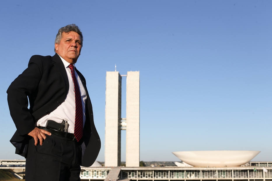 Fraga diz que não será ministro e espera rever Estatuto do Desarmamento em 2018 - Política - Estadão