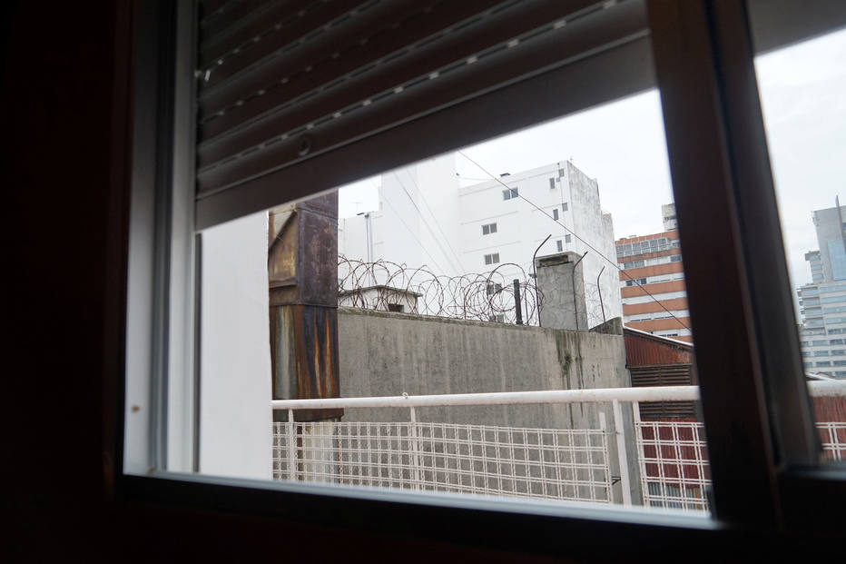 Janela do apartamento por onde Rocco e seus comparsas entraram