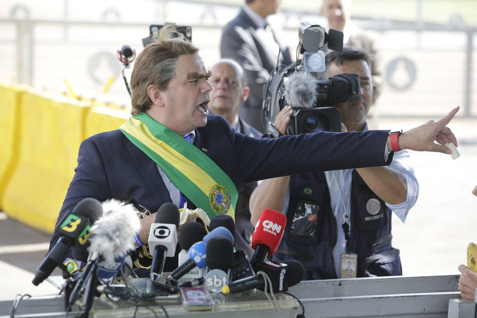 Bolsonaro usa humorista para evitar responder sobre PIB fraco - Economia - Estadão