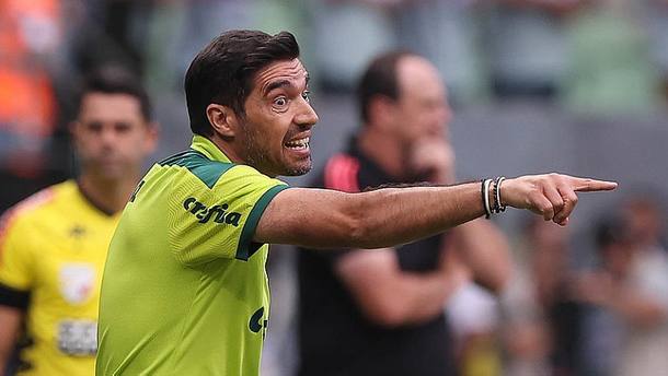 Abel Ferreira, bem-sucedido no Palmeiras, é um dos 9 técnicos estrangeiros na Série A
