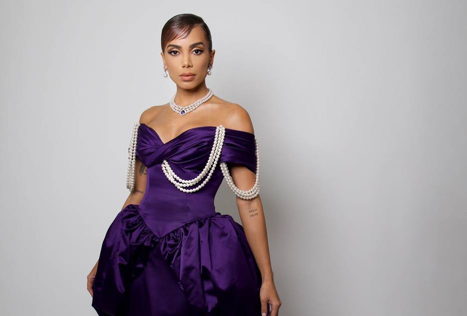 'Met Gala' Vestindo Moschino, Anitta comparece ao baile pelo segundo