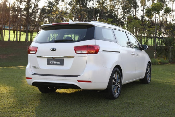 Novos Kia Sorento e Carnival
