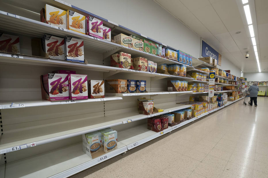 Supermercado em Manchester enfrenta desabastecimento de alimentos