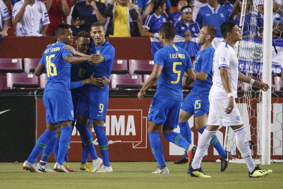 Resultado de imagem para Brasil goleia El Salvador por 5 a 0 em amistoso nos EUA