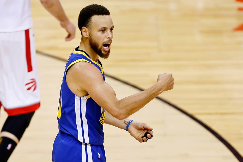 Armador do Warriors, Stephen Curry garantiu a vitória do time na partida desta segunda