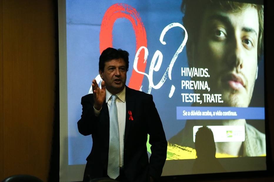 Ministério estima que 135 mil brasileiros vivem com HIV sem saber e lança campanha por teste