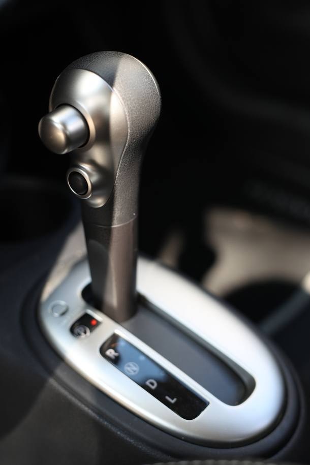 Nissan March 1.6 SL CVT x Volkswagen Gol 1.6 Highline I-Motion