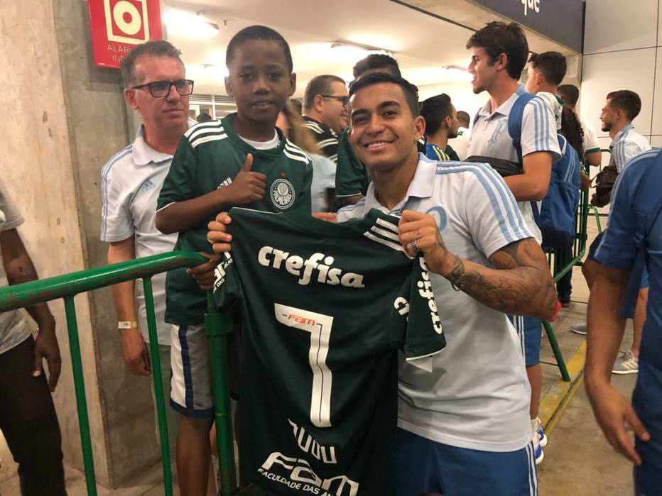 Fifa impede Dudu de defender o clube