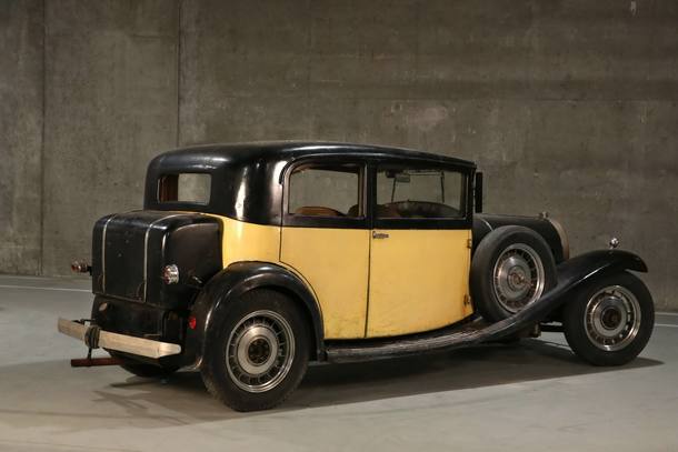 Três Bugatti escondidos em galpão vão a leilão na França