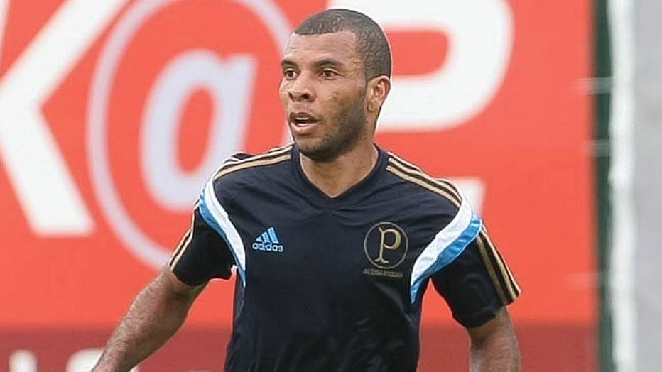 Amaral volta a sentir dores e Oswaldo ensaia Palmeiras para estreia