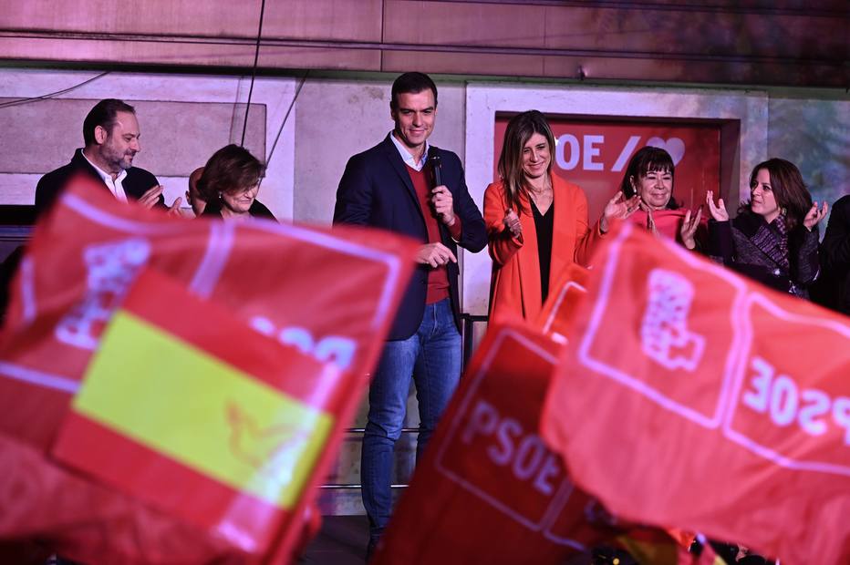 Primeiro-ministro espanhol Pedro Sánchez celebra resultado na sede do partido