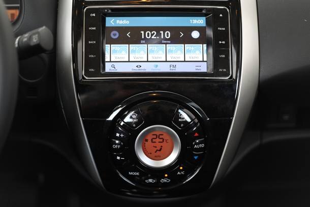 Nissan March 1.6 SL CVT x Volkswagen Gol 1.6 Highline I-Motion