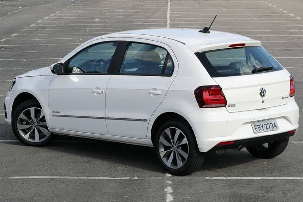 Nissan March 1.6 SL CVT x Volkswagen Gol 1.6 Highline I-Motion