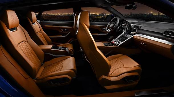 LAMBORGHINI URUS