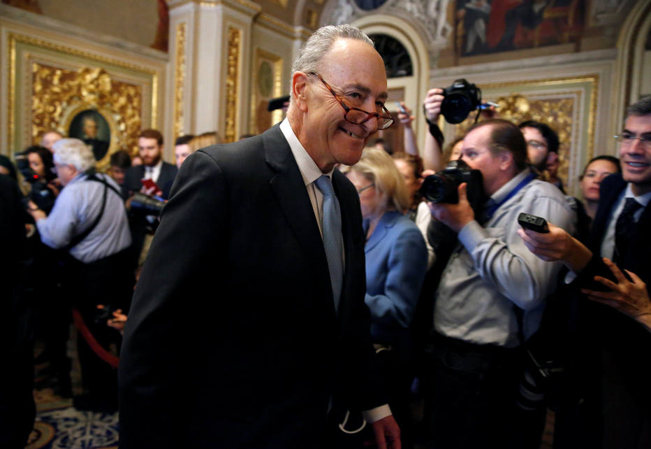 O líder democrata no senado, Chuck Schumer, disse que seu partido votará uma lei para financiar o governo americano até o dia 8 de fevereiro
